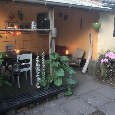 Appartamento Retro Bolig - Fyldt Med Hygge! Ingen Luksus Kolind Esterno foto