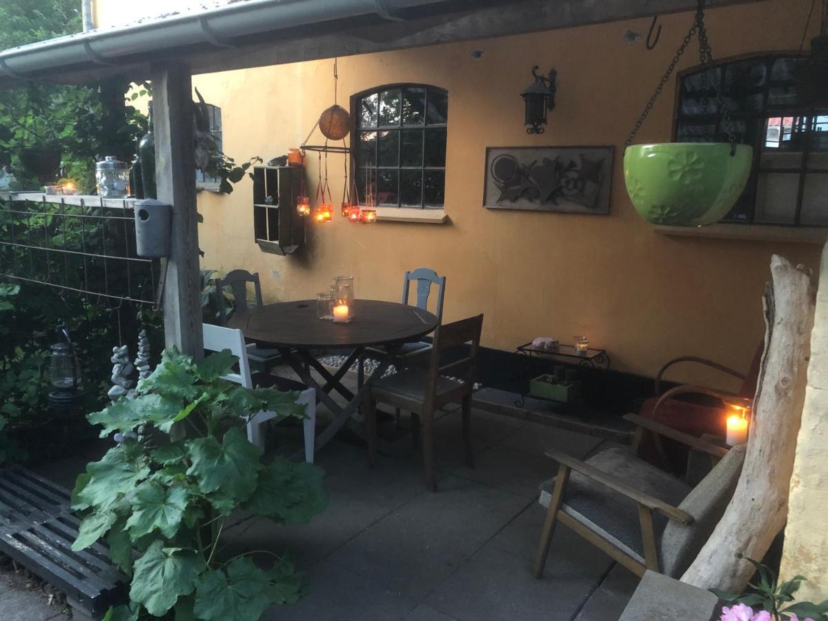Appartamento Retro Bolig - Fyldt Med Hygge! Ingen Luksus Kolind Esterno foto