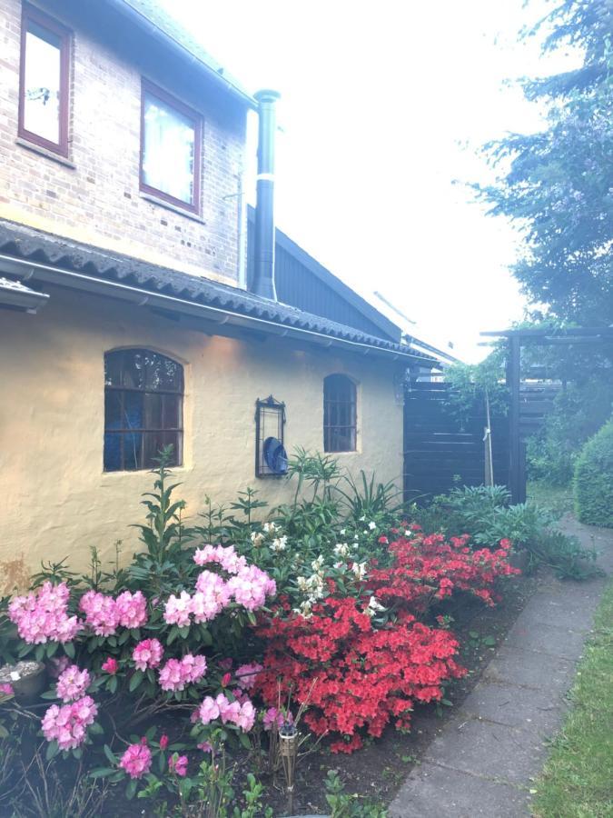 Appartamento Retro Bolig - Fyldt Med Hygge! Ingen Luksus Kolind Esterno foto