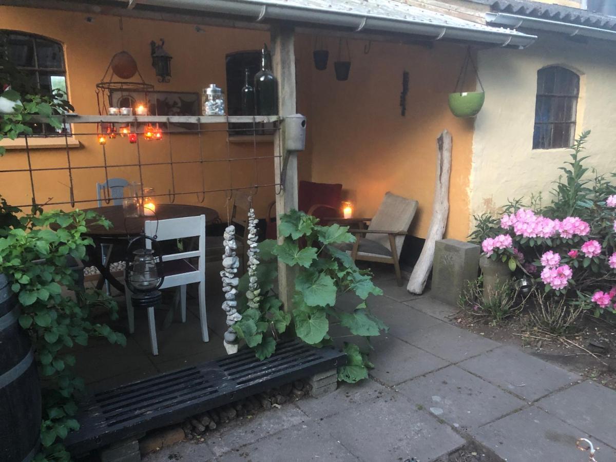 Appartamento Retro Bolig - Fyldt Med Hygge! Ingen Luksus Kolind Esterno foto