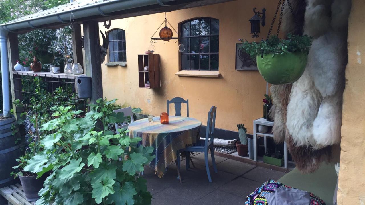 Appartamento Retro Bolig - Fyldt Med Hygge! Ingen Luksus Kolind Esterno foto